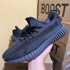 Yeezy sneakers pallets